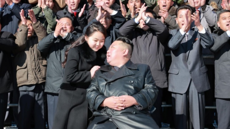 Вижте къде Ким Чен Ун заведе дъщеря си СНИМКИ