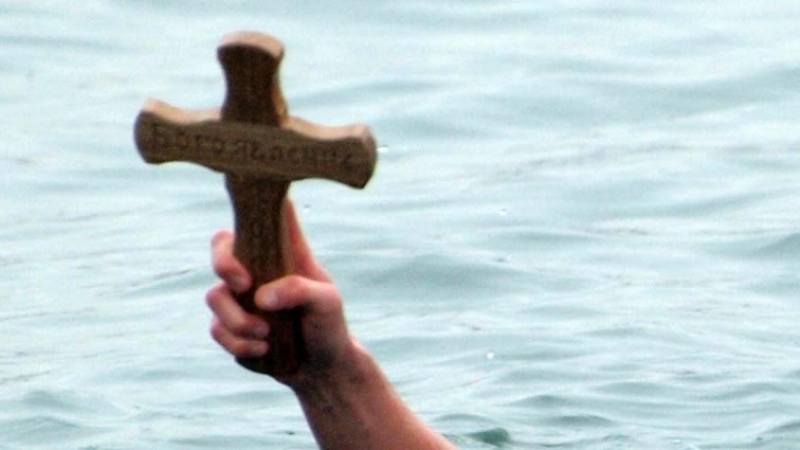 Лошо знамение: Богоявленският кръст в Благоевград се счупи