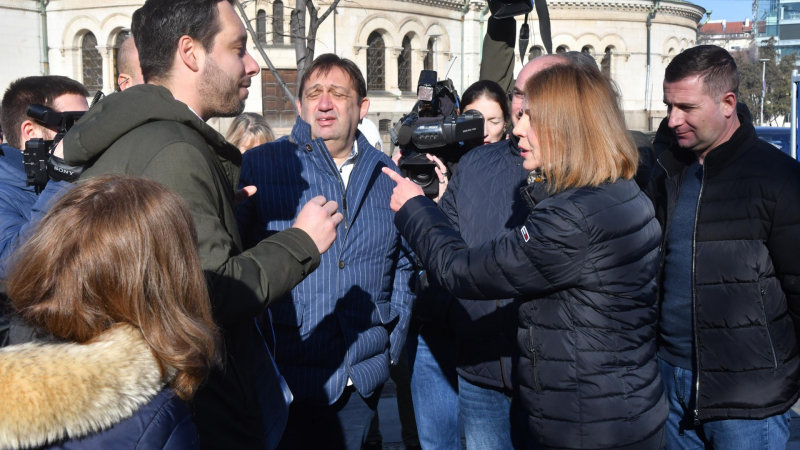 Вулгарната група „Тук не е Амстердам“ официално хули от името на Борис Бонев 