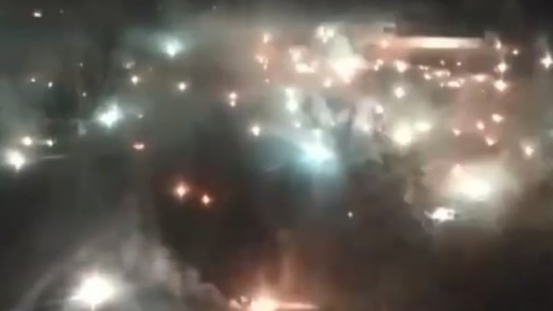 ВИДЕО от войната: Нощен удар по Херсон със запалителни боеприпаси