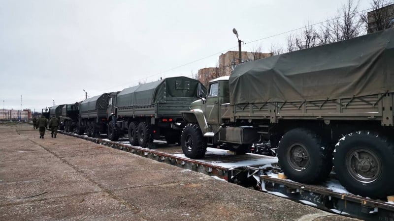 Русия продължава да помпа Беларус с техника и жива сила ВИДЕО