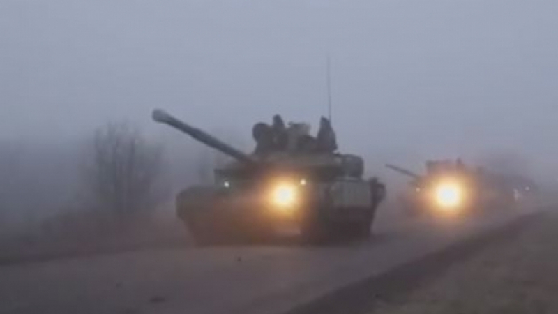 ВИДЕО от войната: Забелязана е огромна колона от танкове Т-90М "Прорив" в...