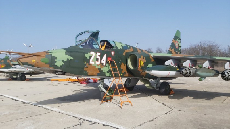 МО отговори на "Блумбърг" и каза цялата истина за 14-те наши Су-25 в Украйна