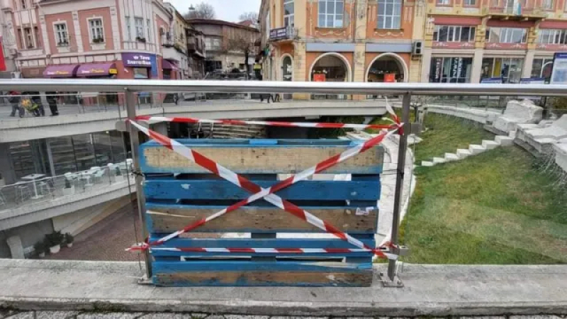 Издирват вандалите, потрошили Римския стадион в Пловдив ВИДЕО