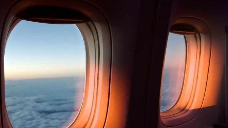 Защо самолетите имат кръгли прозорци?