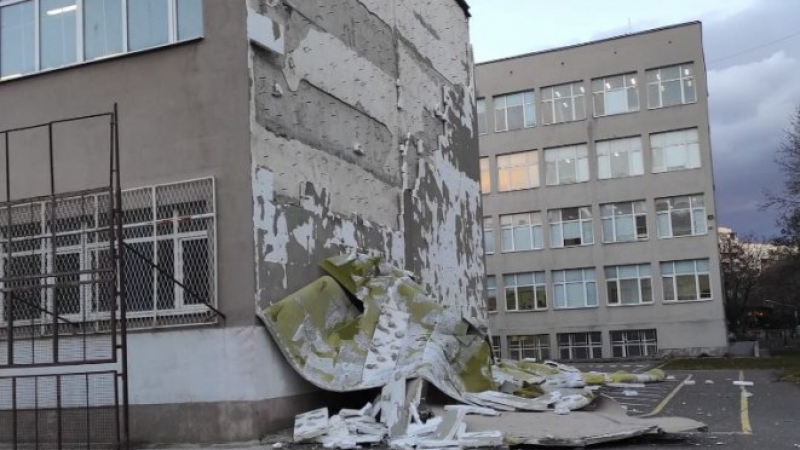 Паника и писъци в столично училище, в София е като на война ВИДЕО