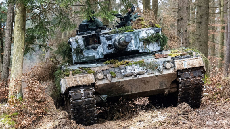 ВИДЕО от войната: Гробище на германски танкове Leopard в Украйна 