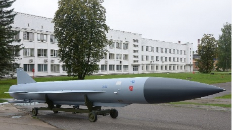 Експерт от Киев обясни защо украинската ПВО не може да сваля ракети X-22
