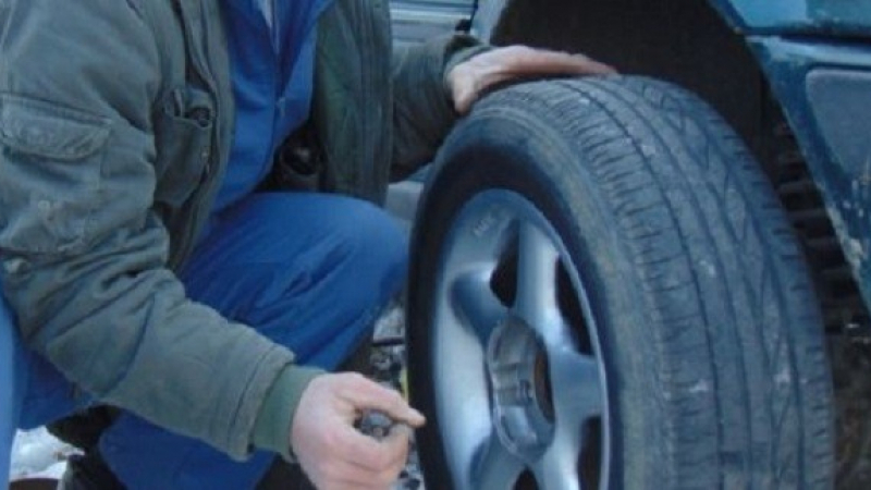 Важно за шофьорите: Ето колко е глобата за каране с летни гуми през зимата