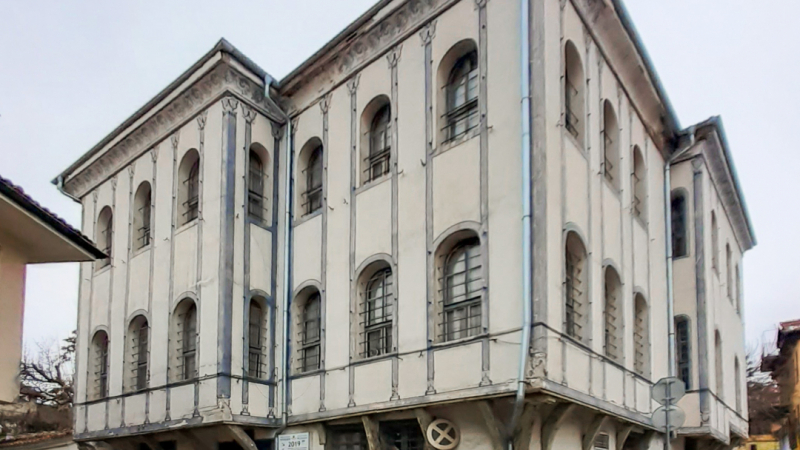Започва дългоочакваната реставрация на фасадата на къща „Павлити“ в Стария град в Пловдив