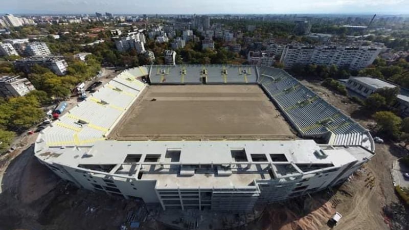 Кметът на Пловдив и фенове инспектираха напредъка по строителството на стадион „Христо Ботев“