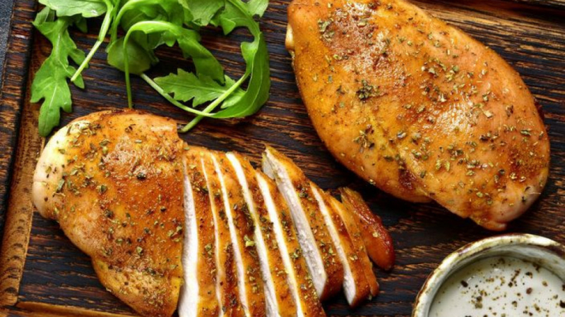 Опитен готвач: Пилешките гърди ще се топят в устата, приготвите ли ги така