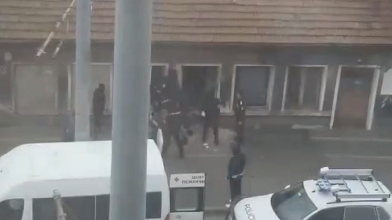 Извънредна ситуация в Бургас, почерня от полиция ВИДЕО