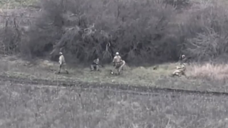 ВИДЕО от войната: Руски войници попаднаха в капан край Бахмут