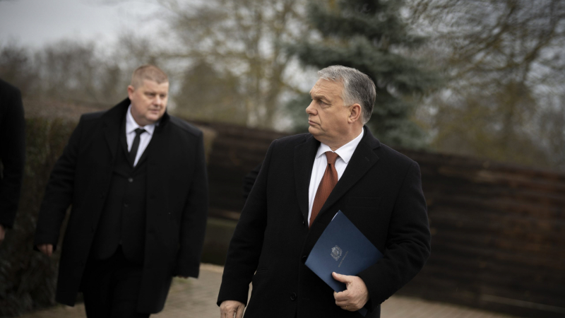 Орбан: Унгария няма да коленичи пред брюкселските бюрократи и да се откаже от историята си