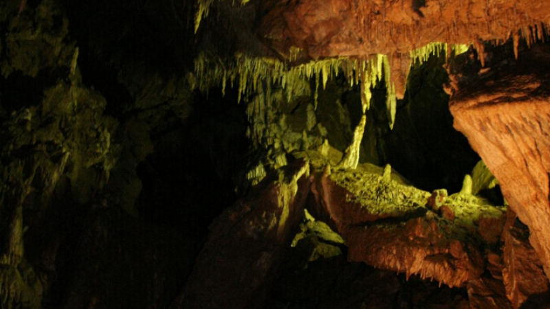 Пет етажа, лабиринти и пропасти - магията на Ягодинската пещера 