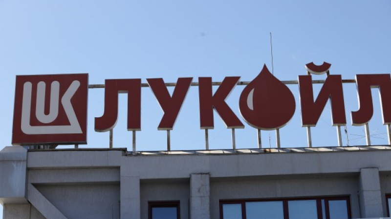 Край на петрола от Русия? Москва разследва рафинерията в Бургас заради доставките към ВСУ