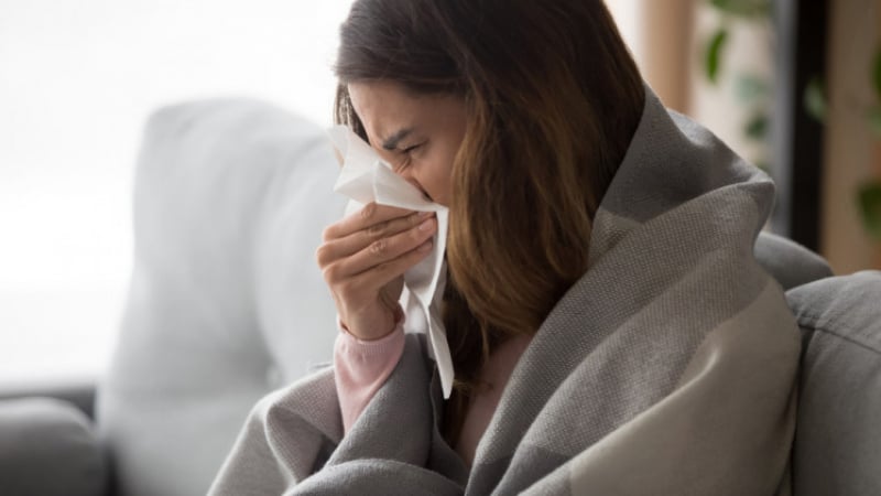 Kaква е разликата между настинка, грип и COVID-19