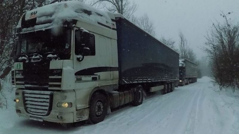 На Дуранкулак спипаха шестима мигранти, натъпкани в тайник на български камион 