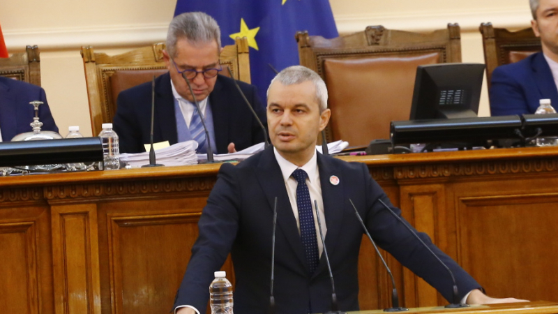 Костадинов се похвали: Ето колко подписа за референдума за българския лев събрахме само за 14 дни