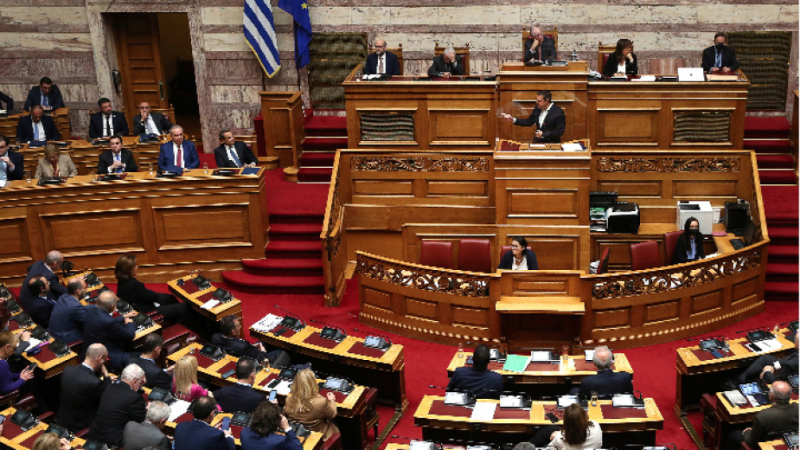 Опозицията в Гърция не успя да свали правителството на Мицотакис