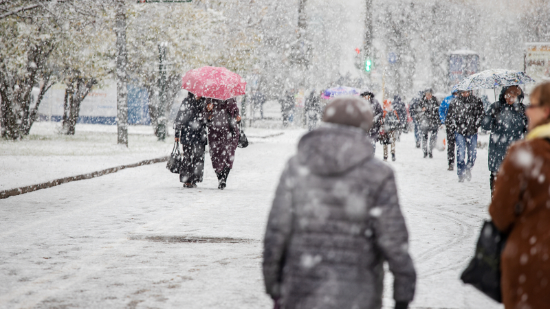 Синоптичка от НИМХ смая цяла България с прогнозата за декември! Предупреди за поврати на топлината