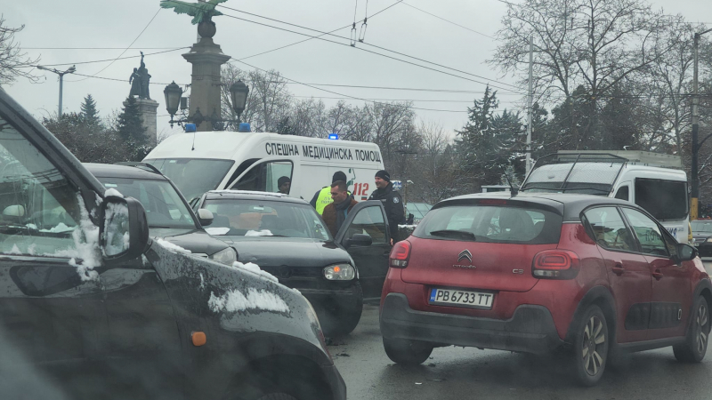 Първо в БЛИЦ! Невиждан ужас на "Орлов мост" в София СНИМКИ