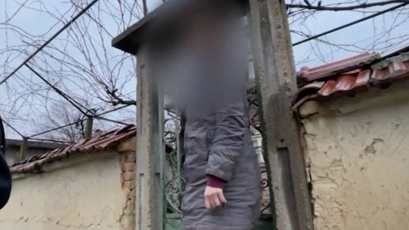 Горнооряховският полицай, налетял сексуално на 14-г. момиче, го издебнал в банята и... ВИДЕО 