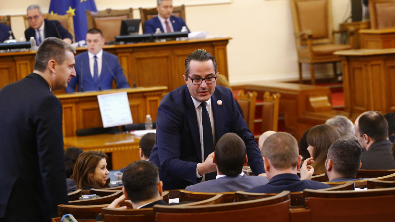 Цончо Ганев с люта закана към шпионите от ПП-ДБ след боя в парламента ВИДЕО