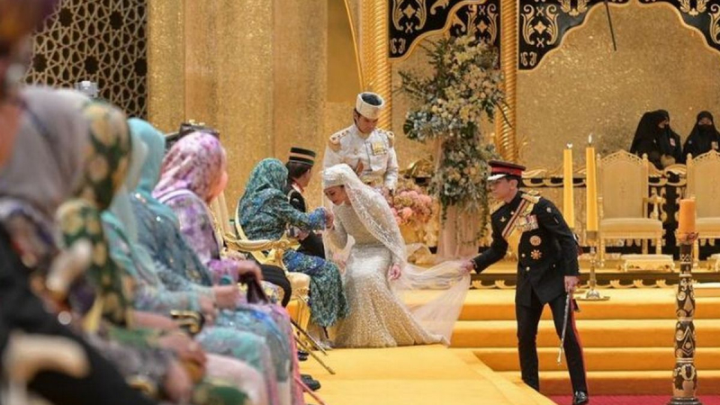 Най-богатият монарх в света омъжи най-красивата принцеса и своя дъщеря, но женихът е шокиращ СНИМКИ 