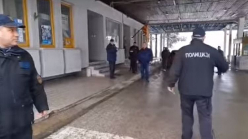 Напрежението расте! Костадинов отиде на границата с РСМ, а Северномакедонската полиция... ВИДЕО