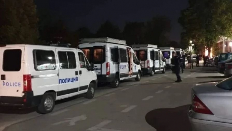 Спецакция по тъмна доба в Пловдив, полицията тараши наред...