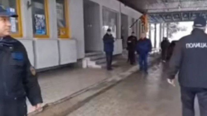 Проговори адвокатът на българите, задържани в РСМ: 6 часа са били с белезници, бити са