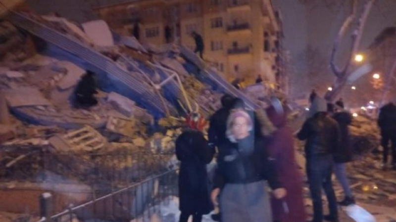 Извънредно: Мощно земетресение разтърси централната част на Турция, има разрушени сгради ВИДЕО