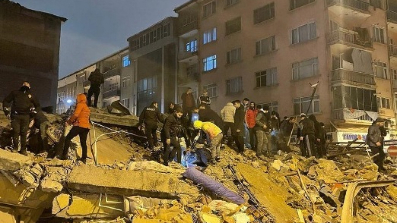Потресаващи кадри след опустошителното земетресение в Турция, загиналите се увеличават ВИДЕО