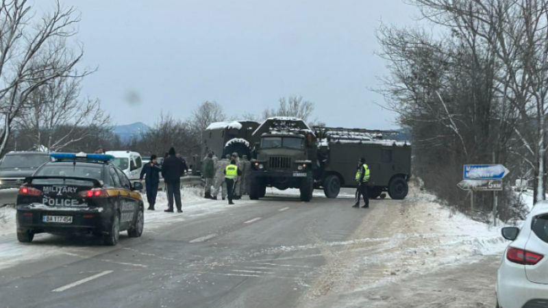 Тежък инцидент с военни камиони край Мездра СНИМКИ