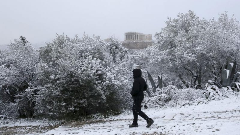 Апокалипсис в Атина, затварят училища и магазини ВИДЕО 