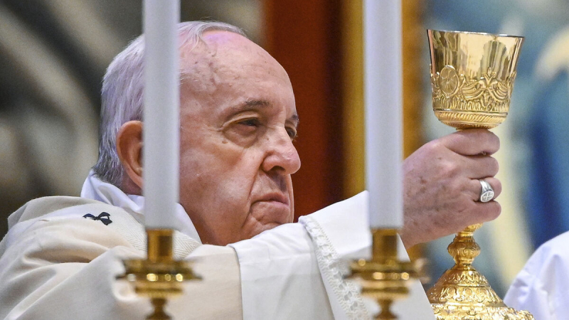 Папата брани правата на гейовете със зъби и нокти