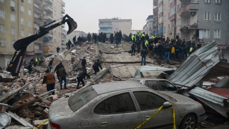 Над 17 хиляди мъртви за 37 секунди: Ужасът от Измит се завърна 24 г. по-късно в Турция