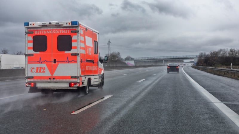 Тежка автобусна катастрофа на магистрала в Германия, има много ранени 