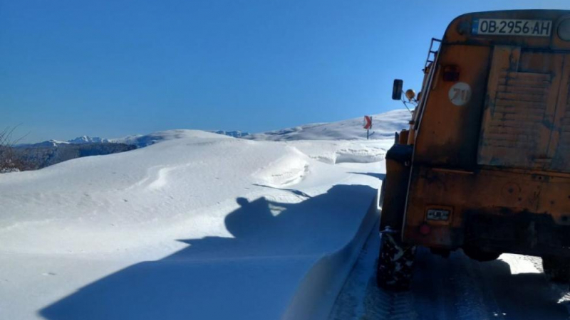 Снегокалипсис затрупа натоварен БГ път, ето какво се случва