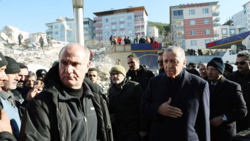 Ердоган отиде сред руините от земетресението и люто се закани на тези хора