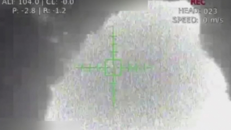 ВИДЕО от войната: Гигантска експлозия на боеприпасите на танк унищожи дрон, летящ на височина 104 метра