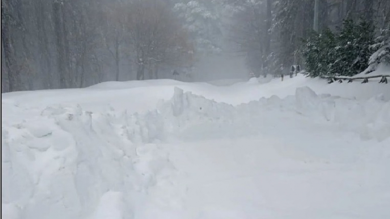 Невиждано: Над 3 метра сняг на това място СНИМКИ