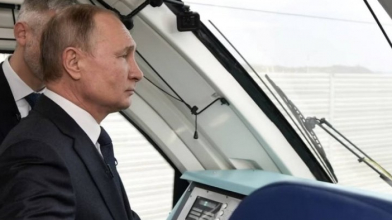 Путин остави самолетите, качи се в брониран влак за милиард рубли ВИДЕО