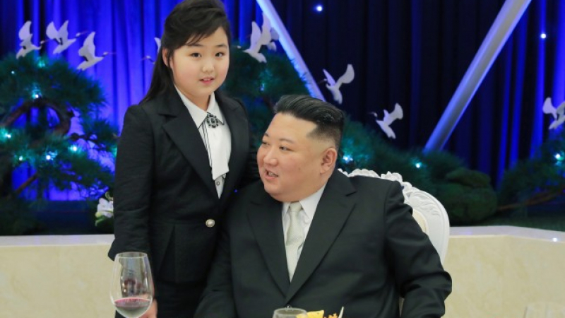 Изненада! Дъщерята на Ким Чен Ун светна върху пощенска марка