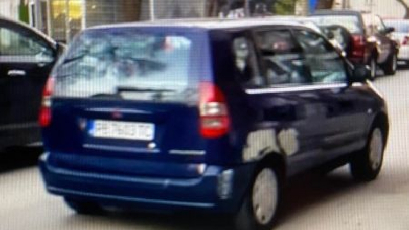 Пиян на мотика шофьор за малко да убие деца в Пловдив, хукна да бяга с хлапето си, но... СНИМКИ