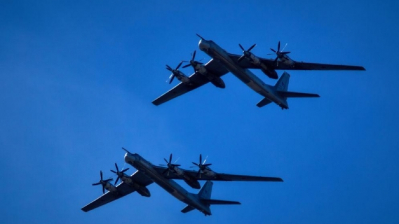 Напрежение в небето над САЩ: Засякоха руски стратегически бомбардировачи да летят над...