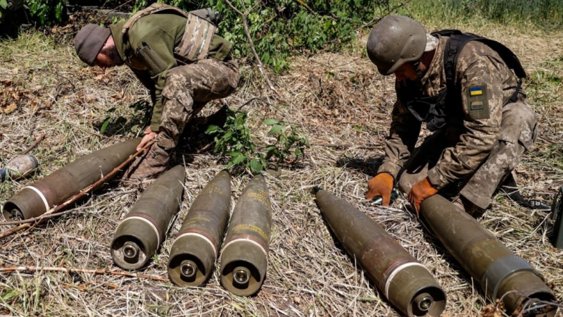 Амунициите свършват: Учат украинците как да бягат на зигзаг на бойното поле 