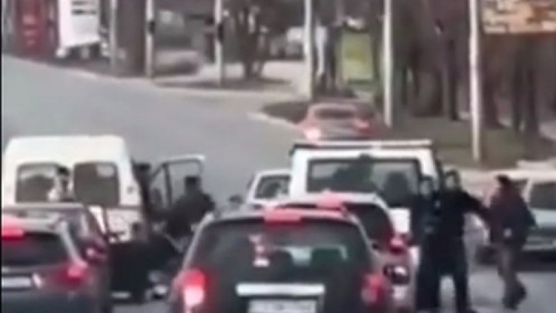 Полицията с извънредни новини след екшъна с колове на пловдивски булевард 